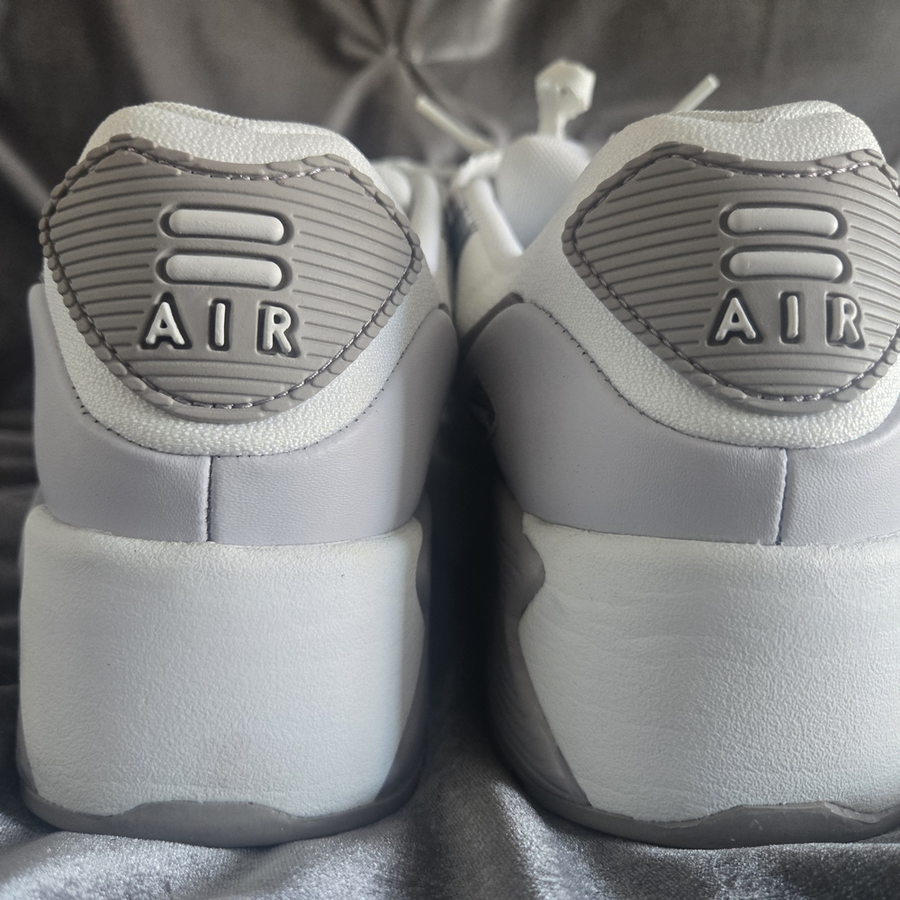 Nike Air Max in Light Gray and Soft Pink - Picture 4 of 7